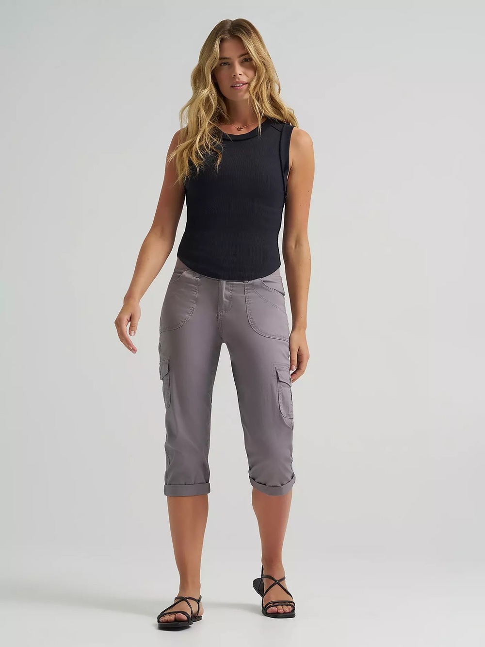 Lee Women’s Relaxed Fit Austyn Mid-Rise Cargo Capri Pants, Frost Gray, Size 10